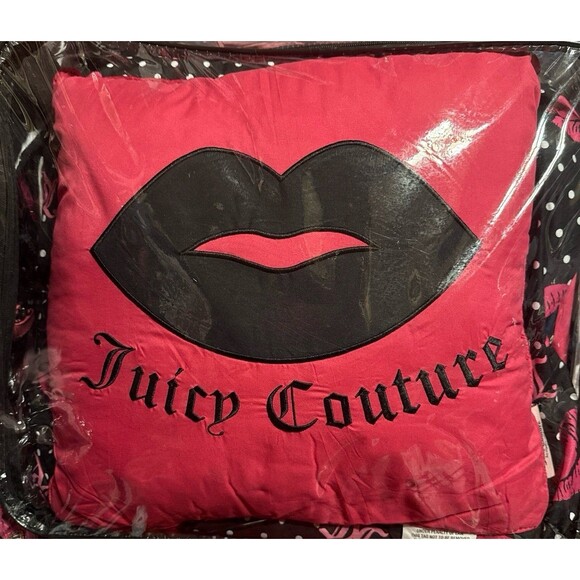 Juicy Couture Lip Print Comforter Set, 4 piece Bed Set, Queen - Picture 3 of 5